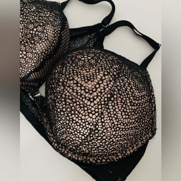 VS BOMBSHELL PLUNGE BRA 36C - Picture 2 of 5